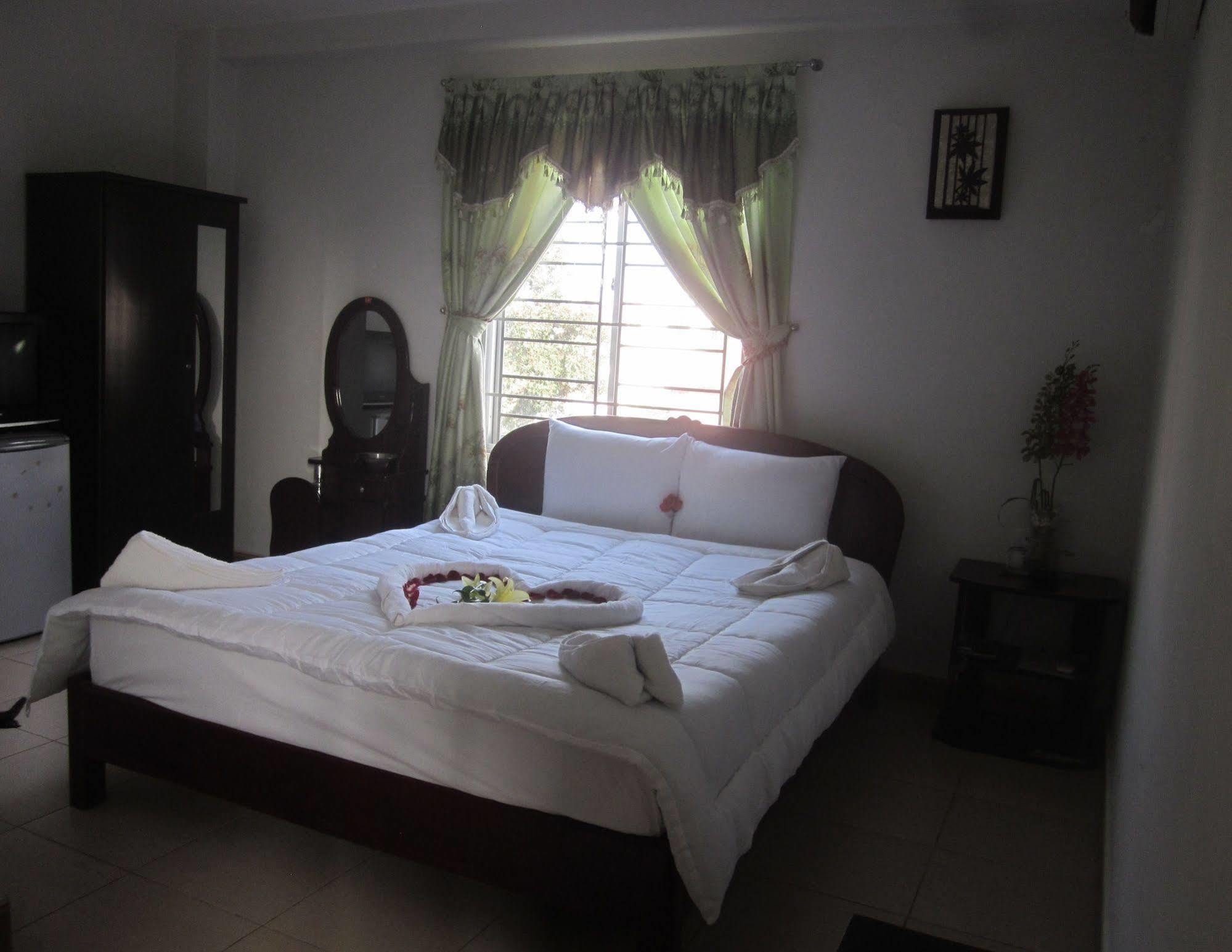 Valentine Hotel Hue Exterior photo