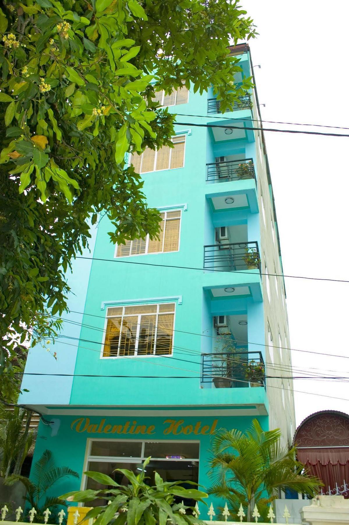 Valentine Hotel Hue Exterior photo
